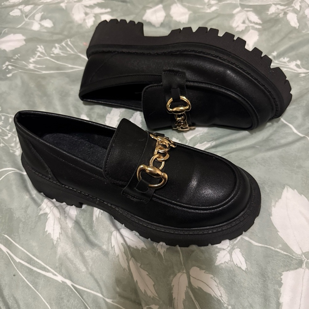 Women's Black Loafers with Gold Chain